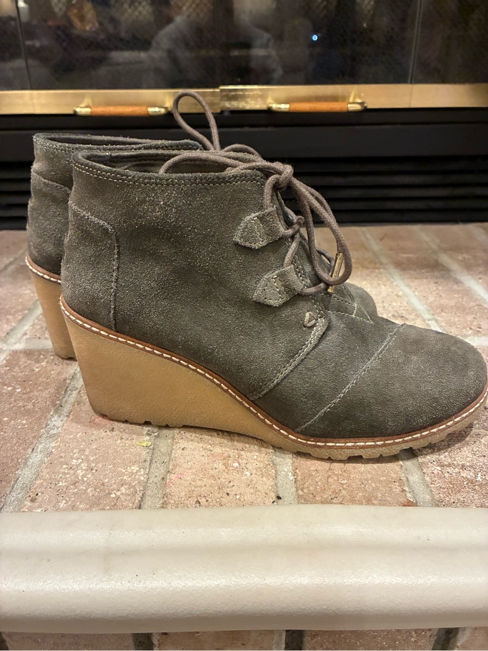 TOMS Desert Wedge Olive Green Suede Lace Up Booties Women’s 7.5